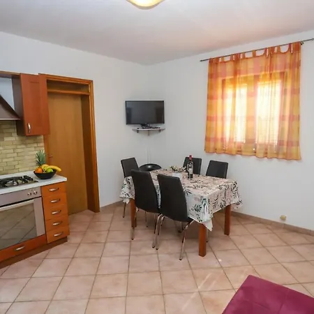 Nina Apartman Gedici