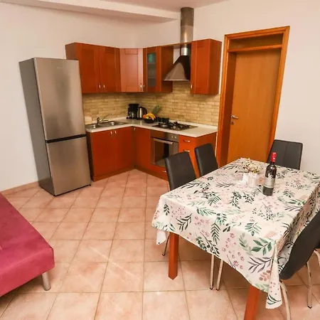 Nina Apartman